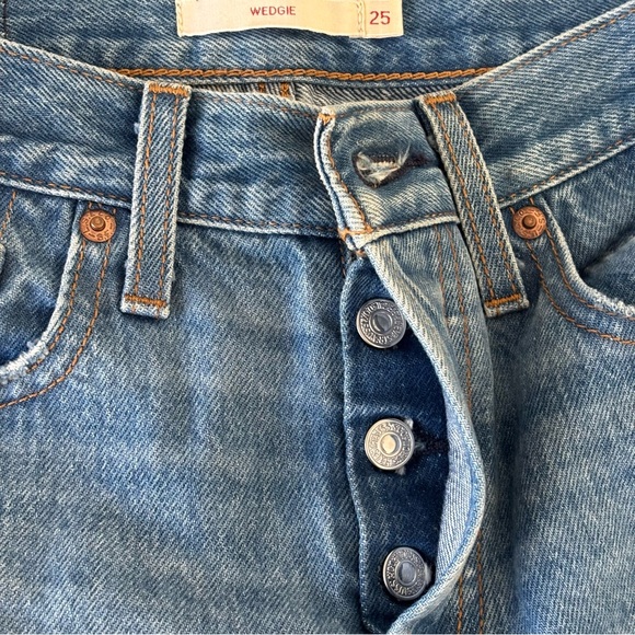 Levi's Wedgie Straight Leg High-Rise Light Blue Rigid Distressed Trendy Jeans 25 - Picture 9 of 9